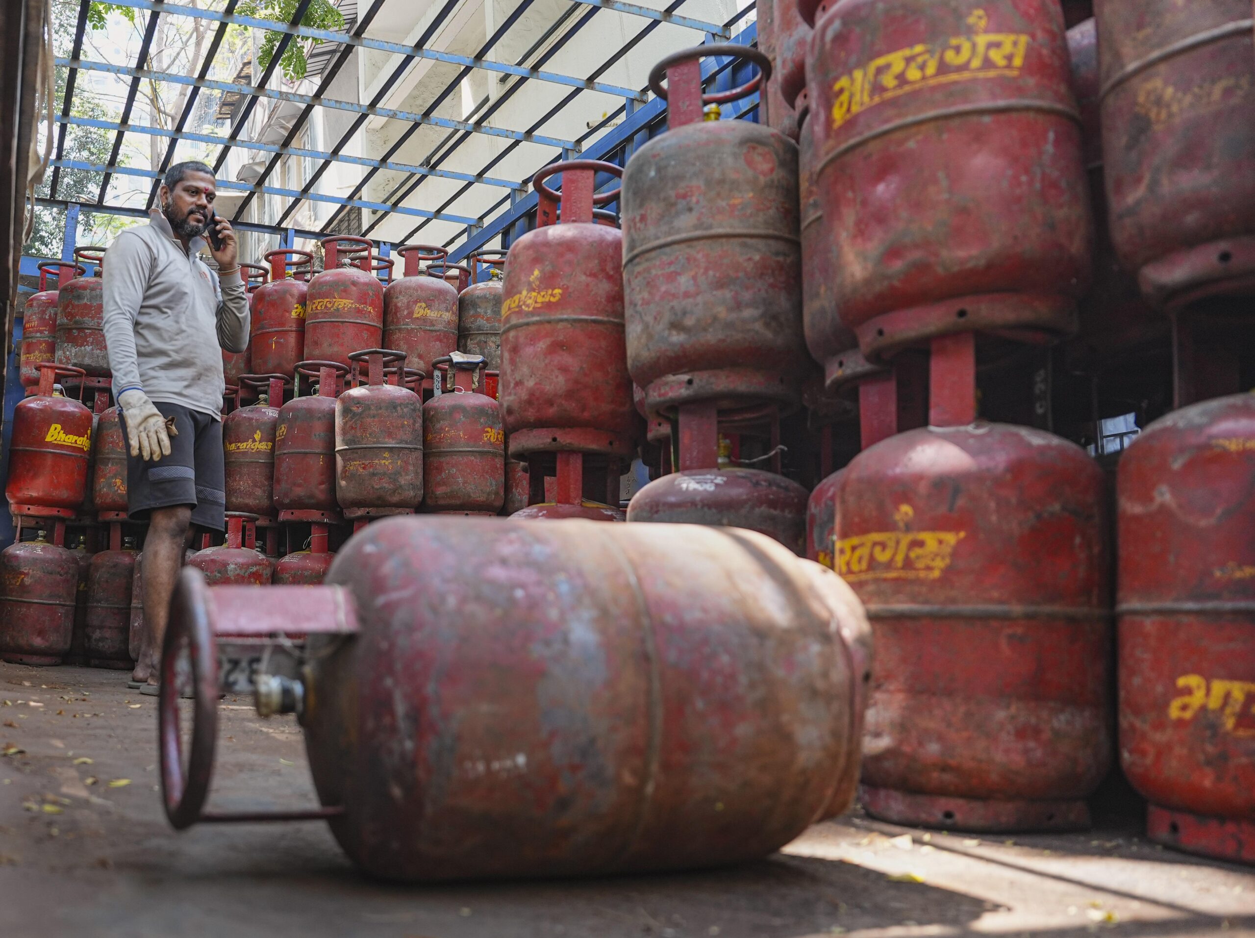 Will the Iran-US Conflict Lead to a Fresh LPG Price Shock in India? Here's Why Crude Oil Supplies May Remain Stable